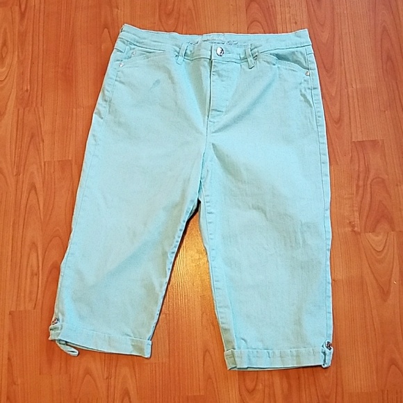 Gloria Vanderbilt Pants - Gloria Vanderbilt all around slimming aqua capris